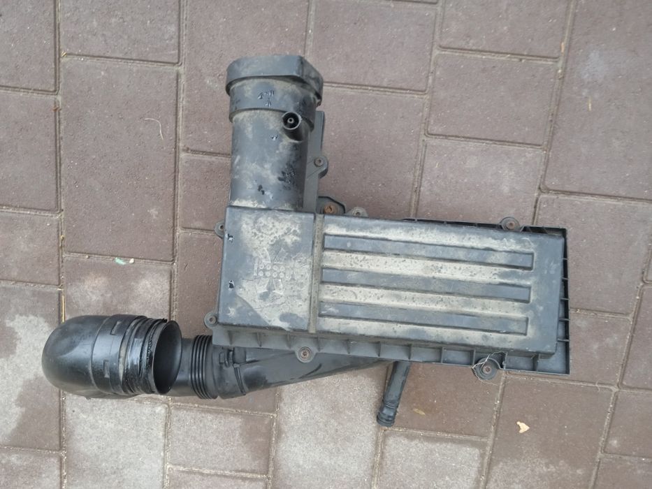 Корпус повітряного фільтру патрубки  Volkswagen Passat B6 B7 Skoda A5 Touran