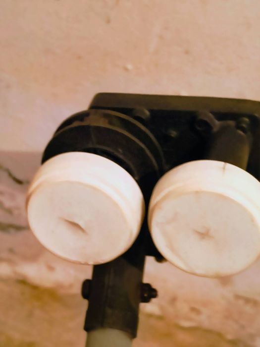 Antena satelitarna z 2 konwerterami