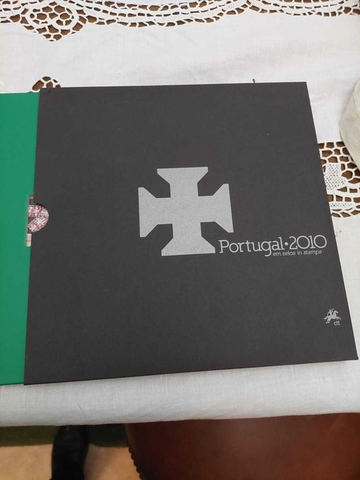 Livro «Portugal em Selos 2010» CTT