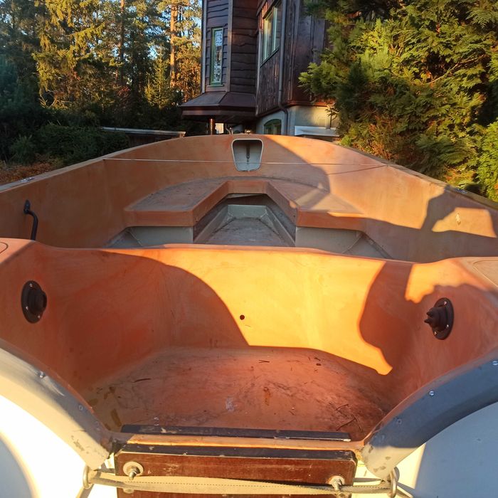 Łódz wędkarsko - rekreacyjna 4.9 m