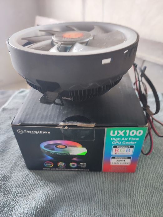 Універсальний кулер для процесору thermaltake ux100