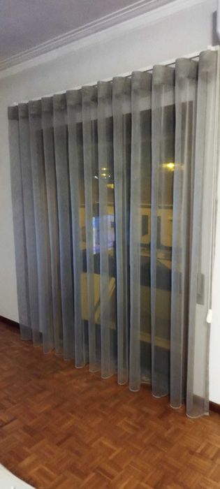 Cortinados mais calhas duas iguais cor cinza claro 2,00 comprimento