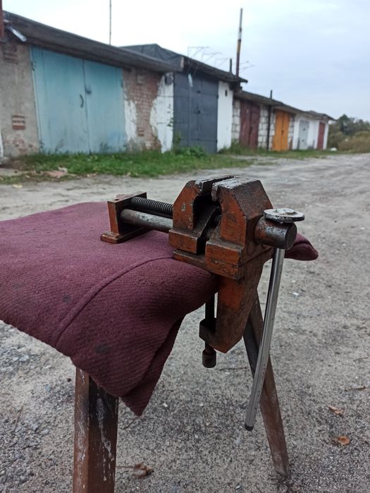 Тіски, лещата слюсарні стальні срср