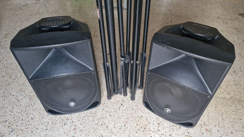Colunas Mackie Thump 12 + tripés