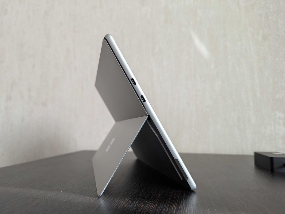 Планшет Microsoft Surface Pro 9 Intel i5-1235u 8/256gb АКБ 100%