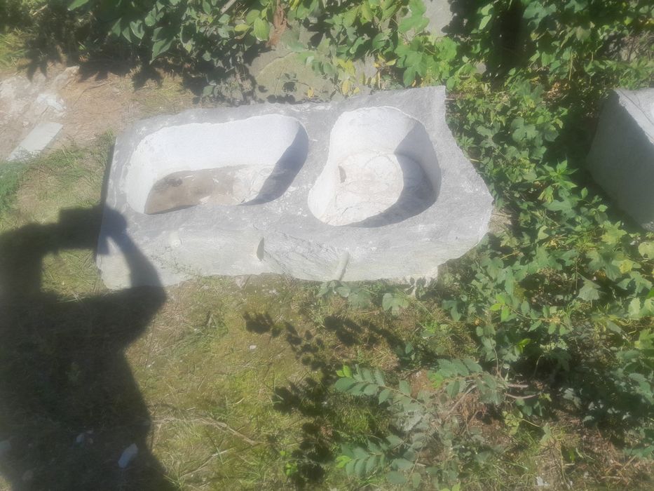 Donica granitowa , donica do ogrodu z kamienia