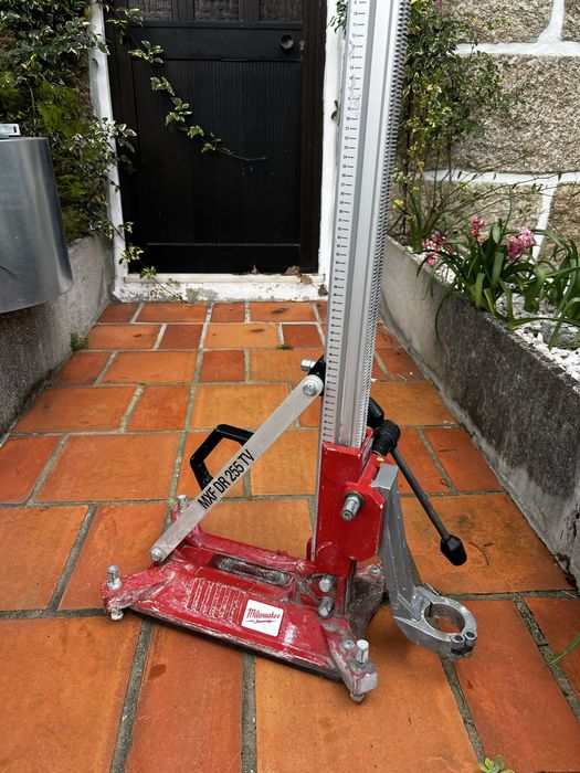 Maquina caroteadora a bateria