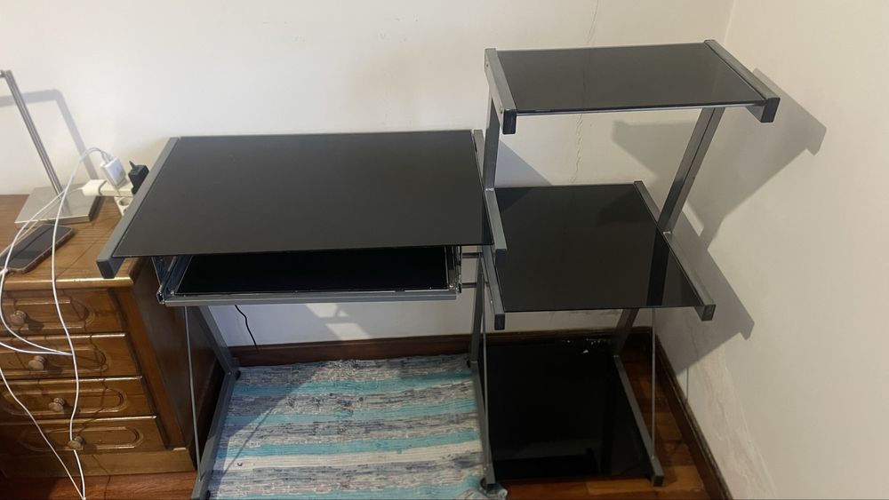 Mesa de quarto em vidro preto