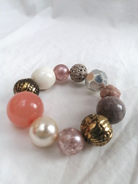 Pulseira com várias bolas