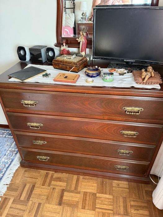 Móvel/cómoda usada em bom estado