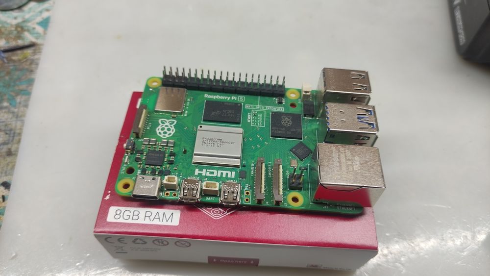 Raspberry pi 5 8GB RAM + карта SD + кабель microHDMI - HDMI