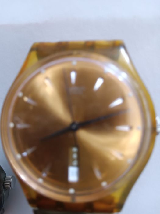 4 relógios 10€ só por pilhas estão todos a funcionar na perfeição