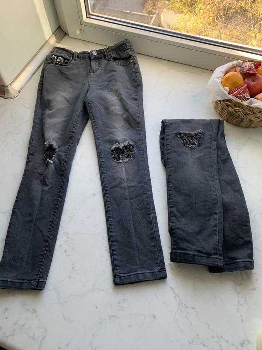 джинсы скинни с заплатками GEORGE на 9-10 лет можно близняшкам