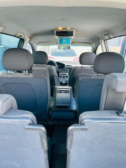 Opel Zafira 2.0dti Life , 7 lugares
DVD cent