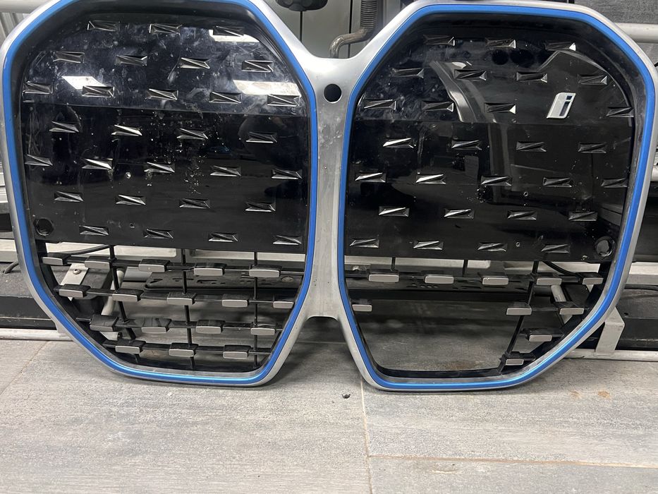 Передня ріщітка бампера ноздрі  гриль bmw i4 g26