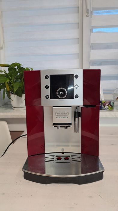Кавомашина Delonghi Perfecta.