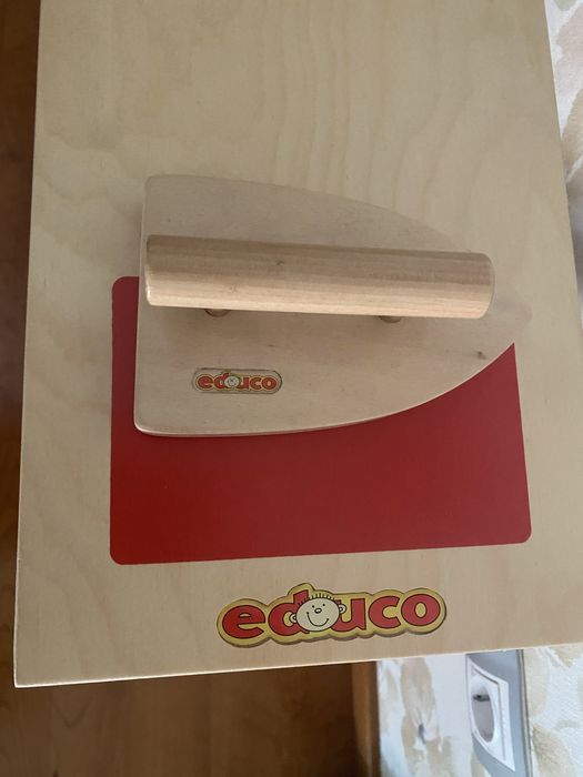 Tábua de passar a ferro de brincar (em madeira)