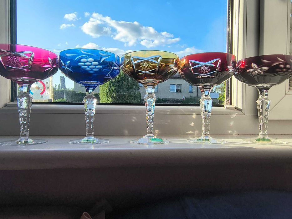LAUSITZER GLAS WEIßWASSER – 6 kolorowych kielichów kryształowych – sygnowane