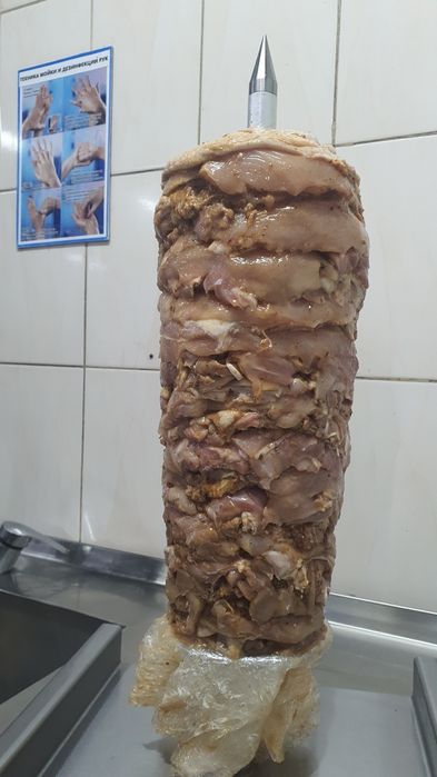 Куряче м'ясо для Шаурми. Соус, лаваш, морква, огірки.