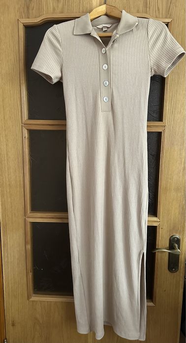 Довга сукня з коротким рукавом