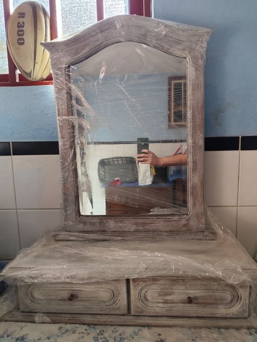Móvel pintado branco com Espelho (Toucador parte de cima)