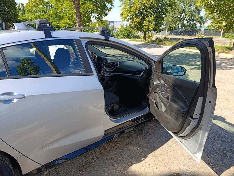 Chevrolet Volt II PHEV Шевроле Вольт 2 плагін гібрид 2018 року