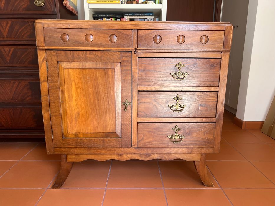Cómoda madeira maciça