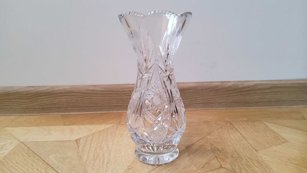 Красивая хрустальная ваза - чехия. Новая