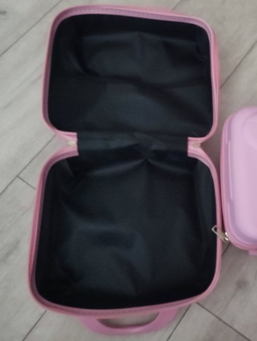 Рожевий дитячий чемодан для косметики для мандрів