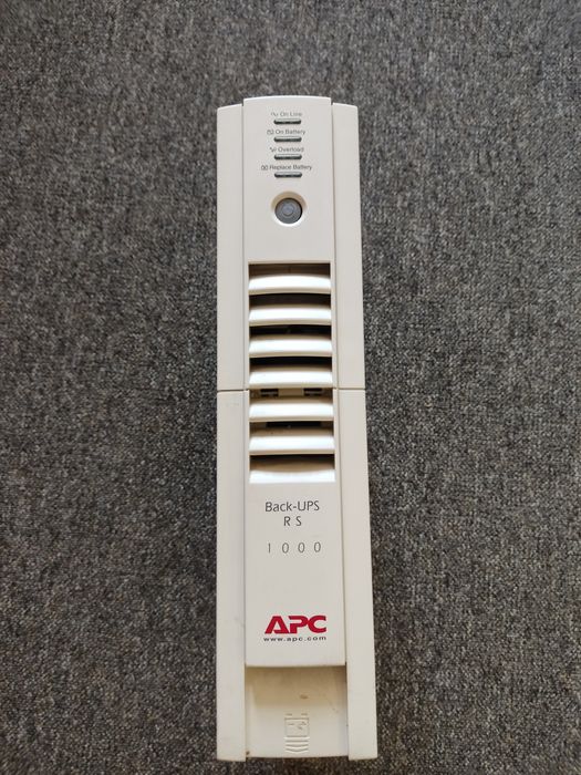 UPS firmy APC 1000VA/600W