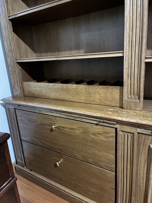 Estante com três módulos em madeira maciça