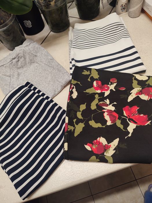 Cztery spódniczki ołówkowe