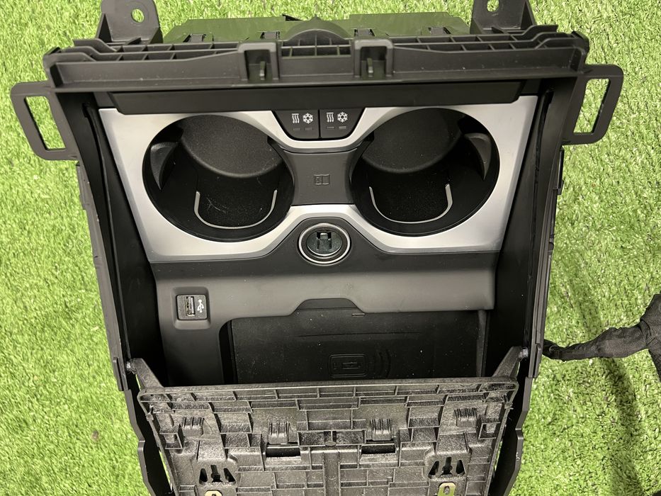 Подстаканники з подогревом и охлаждением BMW G05 G06 G07 РАЗБОРКА
