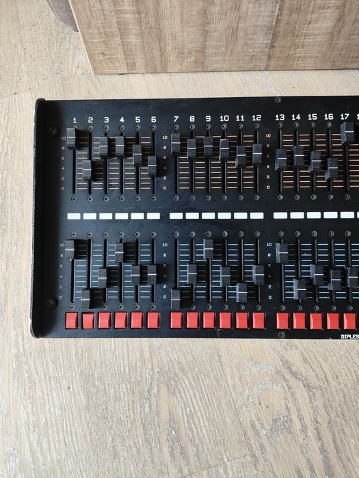 Світловий DMX пульт Pulsar Dipless Crossfade Desk