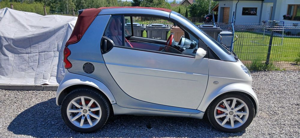 Smart Kabrio biały perłowy czerwona skóra