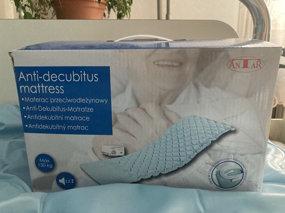Materac przeciwodleżynowy z pompką