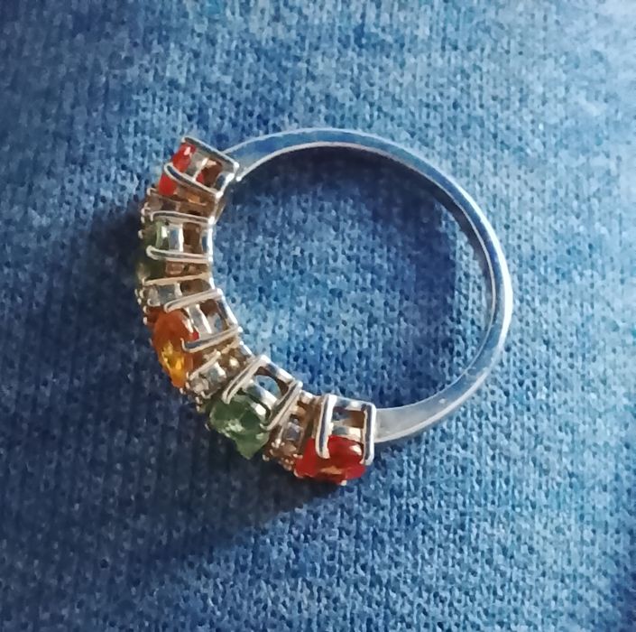 Кольорові сапфіри в сріблі