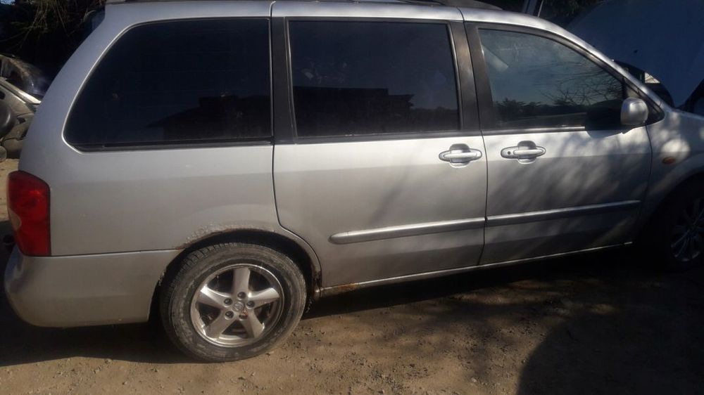 mazda mpv 99-06 dywan wykładzina podłogowa