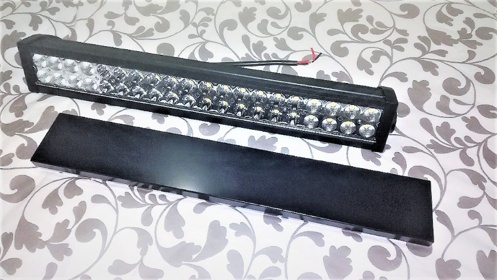 Barra de LED's com Protecção / Ocultação + Cabos