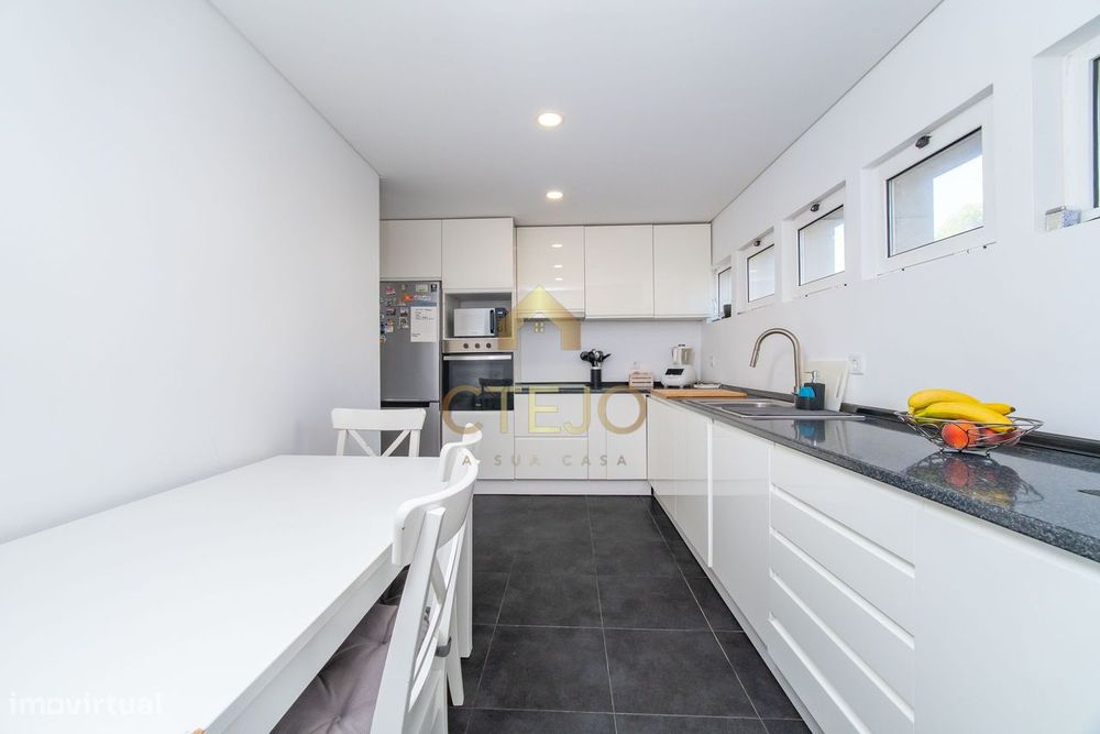Apartamento T3 C/Arrecadação - Olivais Sul