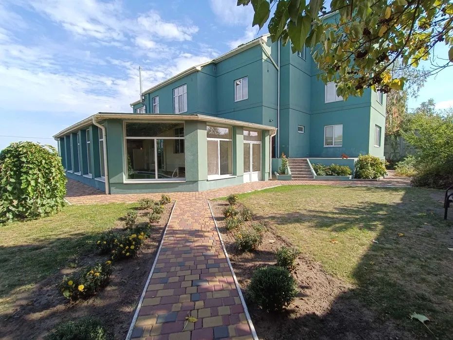 Сдам дом соборный район 4 этажа бассейн сауна веранда