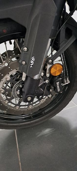 Excelente moto ,TRK 502x como nova.