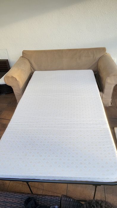 Sofa rozkładana dwuosobowa.