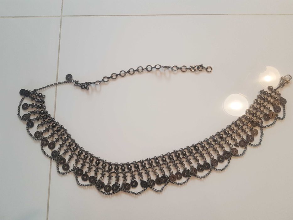 Metalowy, oryginalny  pasek z wisiorkami.