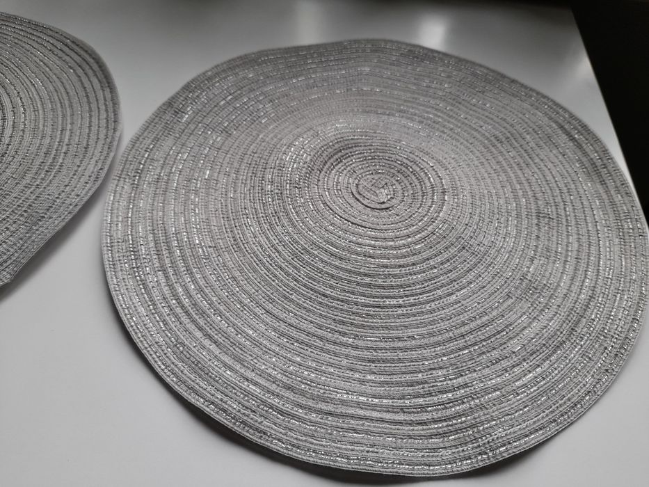 Podkładka na stół, pod talerz  o średnicy 39 cm