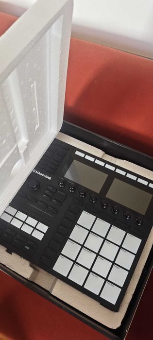 Native Instruments Maschine MK3 (Como Nova + Caixa + Licença Software)