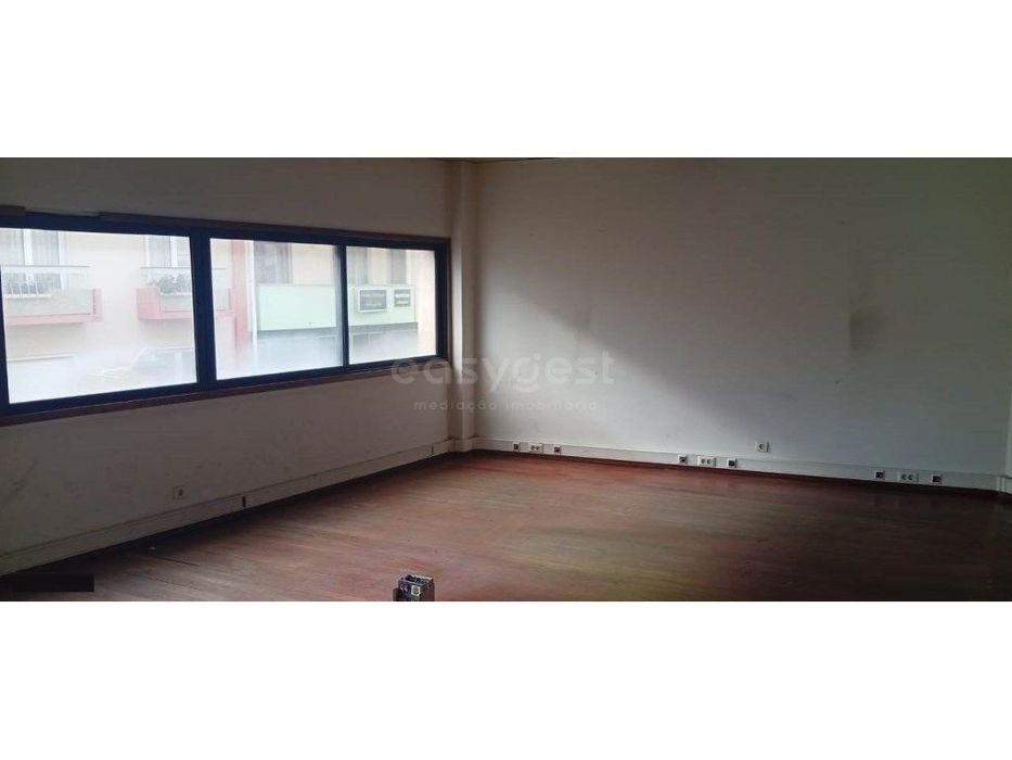 Escritório no Centro Comercial D. Dinis - no centro da cidade de Le...