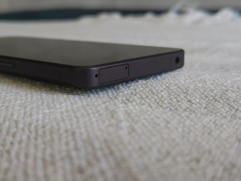 Игровой смартфон Sharp SH51D с мощным процессором Snap8Gen2, 2sim IP68 NFC 12/256
