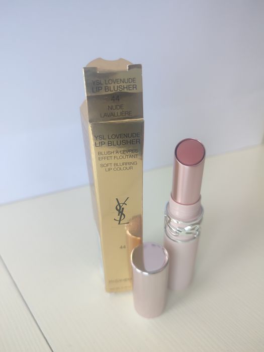 Тональный крем Yves Saint Laurent, пуда, туш, рум'яна, помади
