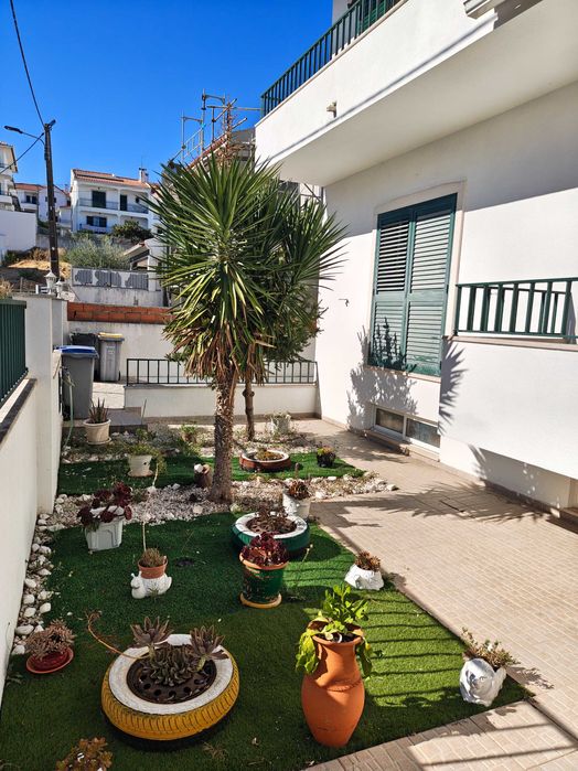 Quarto em Moradia no Feijó (Quinta do Chiado)